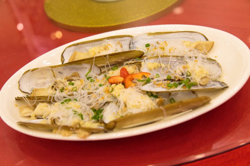 Clams with vermicelli and garlic