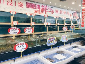 Choosing the seafood
